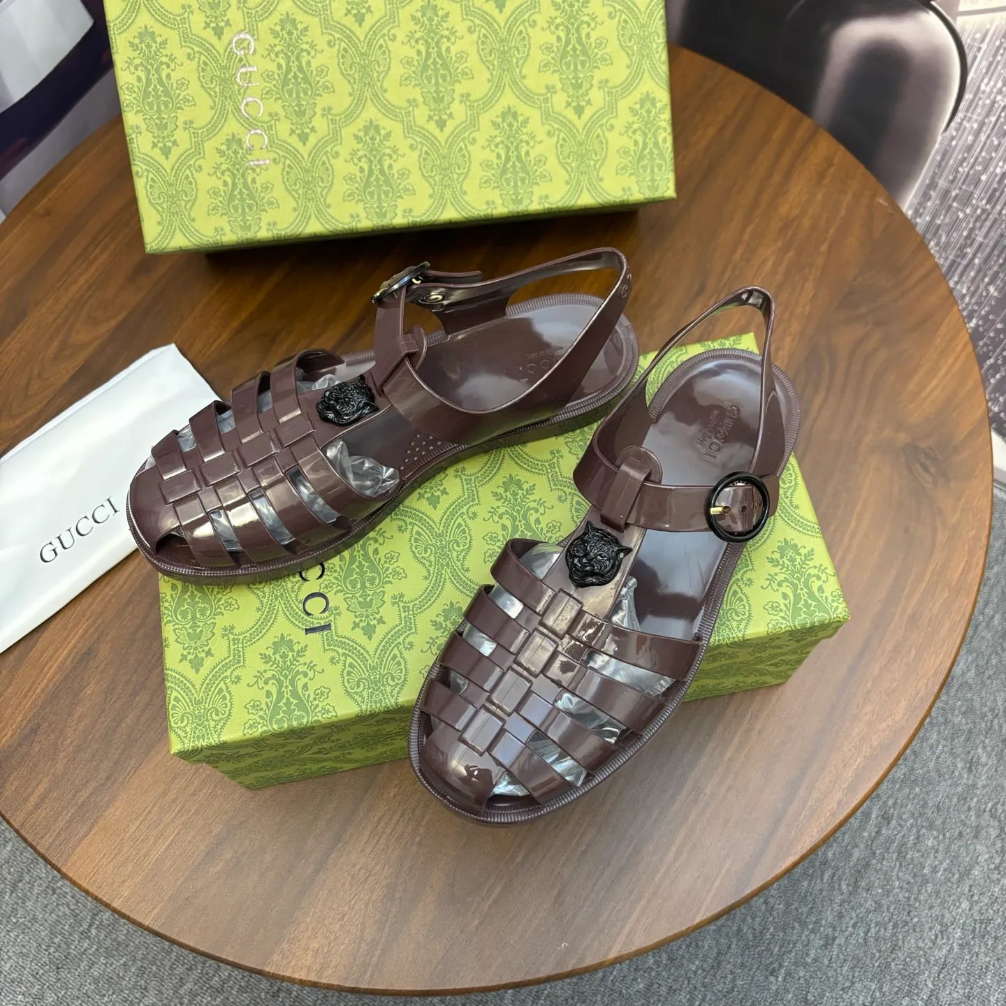 Men's shoes: 260💰[Gucci] sandals, counter quality, top-quality original items, real photos! Original T men's shoes 💰PU material, fine workmanship, comfortable; genuine 1:1 replica Size: 36 ~ 46